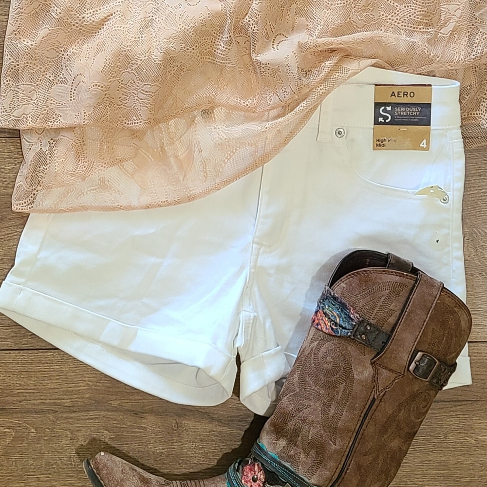 NWT's- AERO- Aeropostale High-rise Midi Cuffed Shorts- Seriously Stretchy size 4